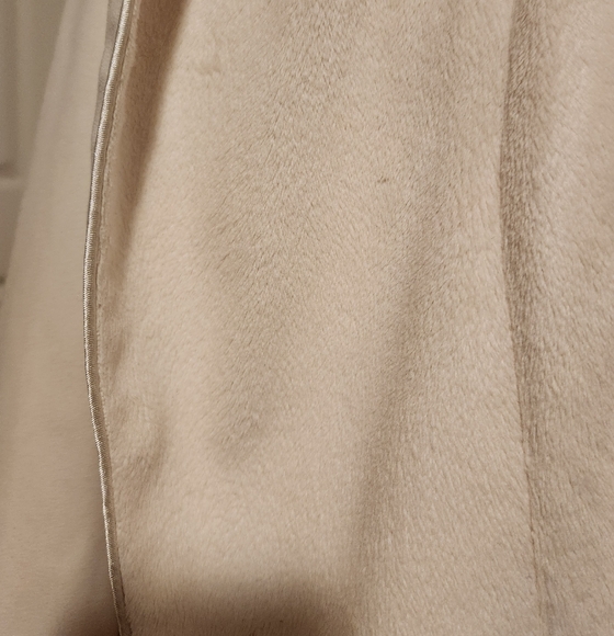 Elegant Cream Robe - Picture 5 of 5